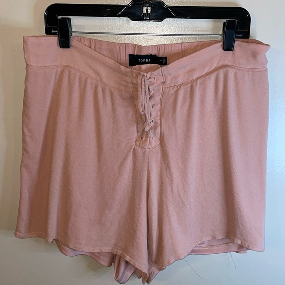 Torrid lace up crepe peach colored shorts elastic waist - Picture 3 of 7